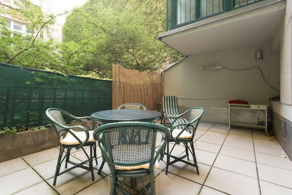 Relaxing Terrace Apartment In Lively Area Wien Exterior foto